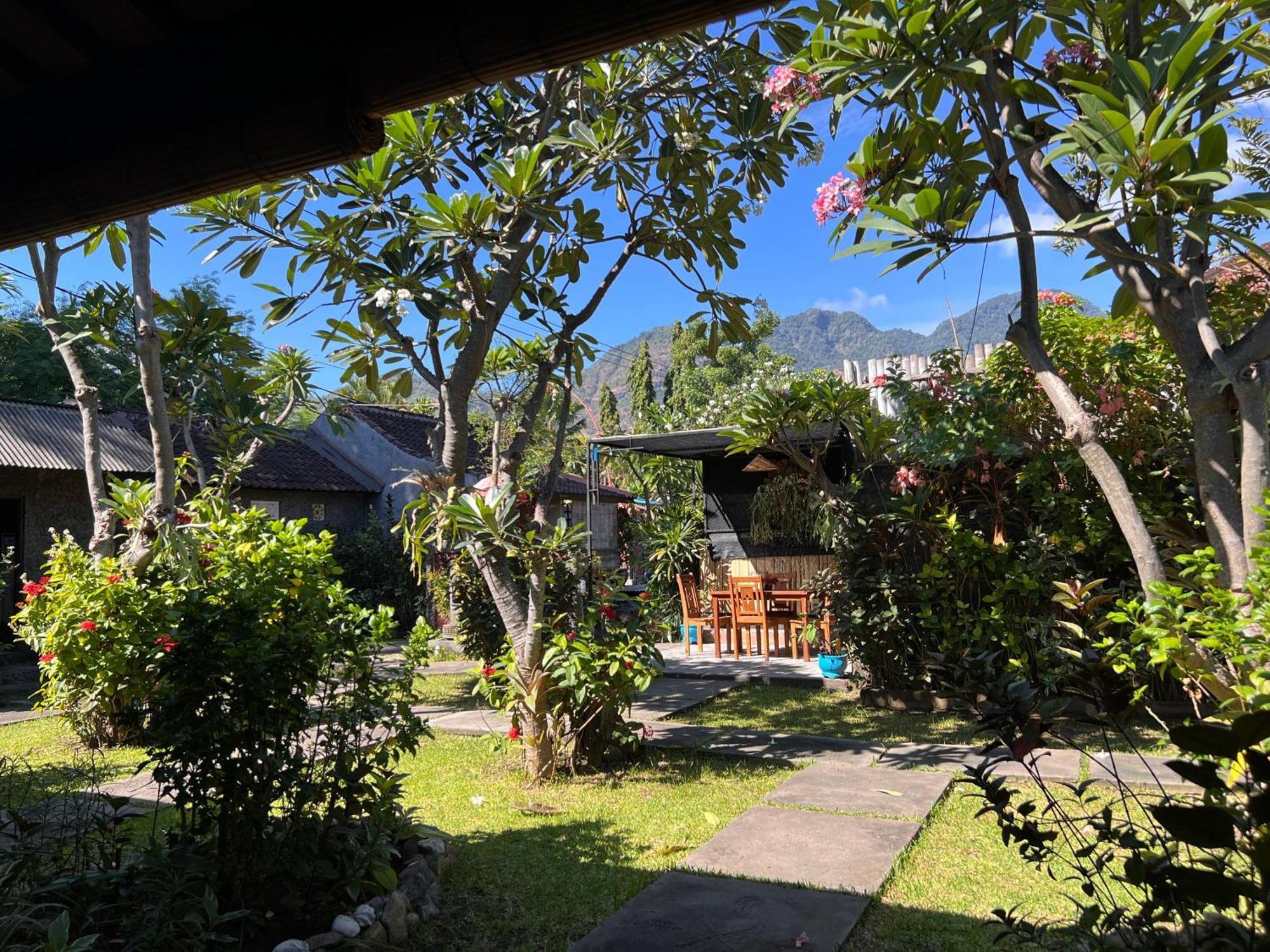 Pondok Shindu Guest House Pemuteran Esterno foto